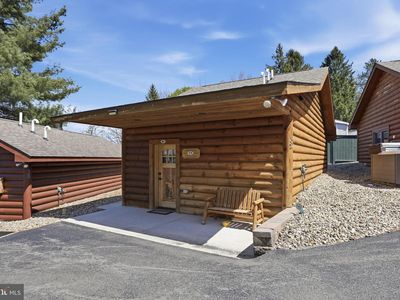 32 Lakeside Village Ln
