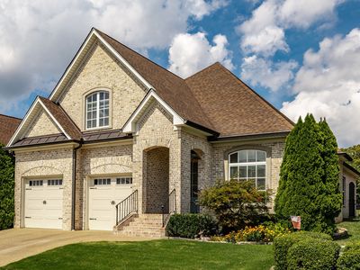 1033 Jarman Pvt Ln