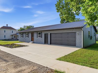 110 W Clay St