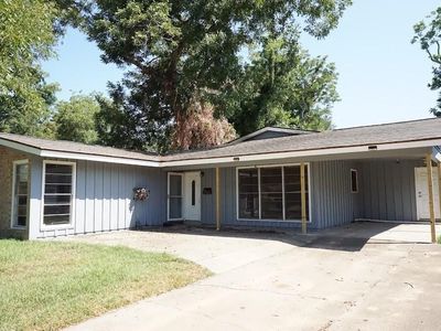 206 Carnation St