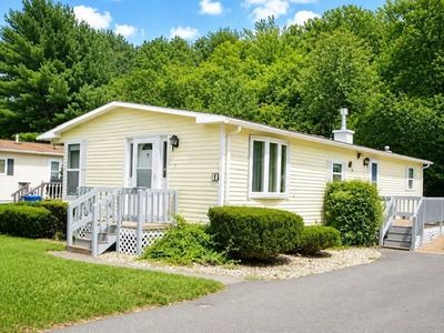 Property at 1 Canterbury Ln, Rockland, MA