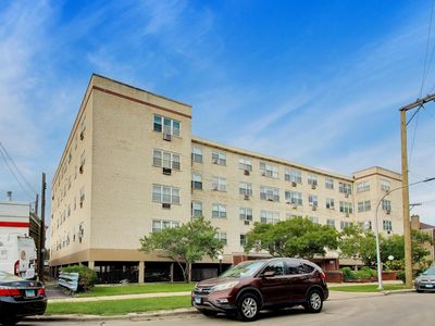 6040 N Troy St APT 401