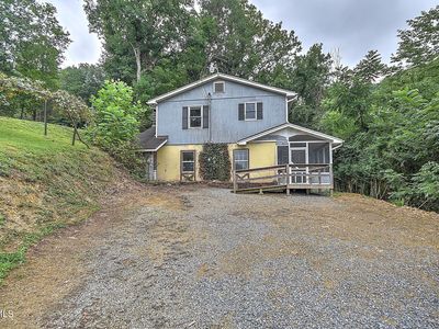 444 Woodbine Ln