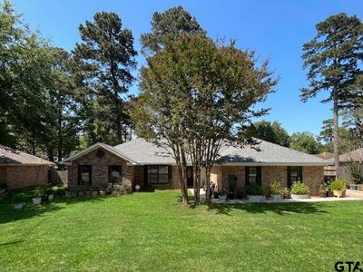 4392 Leaning Oaks Dr
