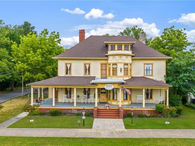 104 W Main St