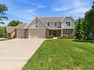 Property at 925 NW Bent Tree Dr, Lees Summit, MO