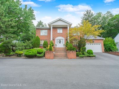 55 Arbutus Ave