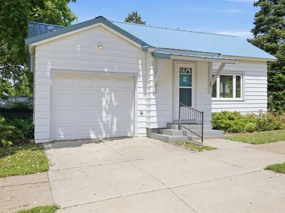 222 E Grand Avenue