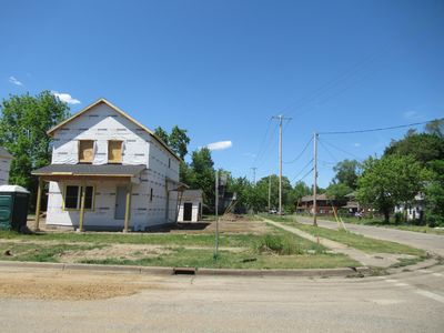 84 Bowen Ave
