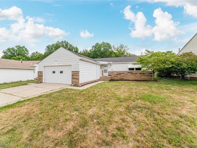 Property at 5001 Ridgebury Blvd, Lyndhurst, OH