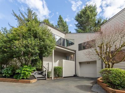 600 Island Dr #18