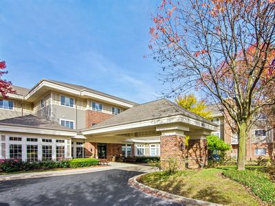 605 Barrington Ave APT 208