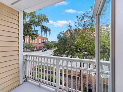 260 Seven Farms Dr UNIT 202