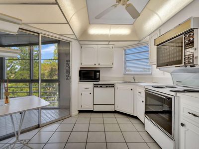 3810 Via Poinciana #502