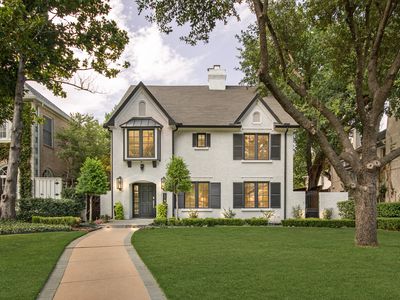 3210 Beverly Dr