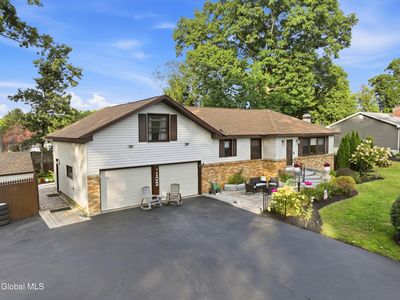 102 Greenleaf Drive