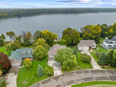 28329 Lakeside Ln