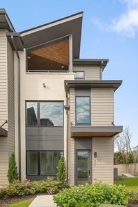 825 Burnside Pl