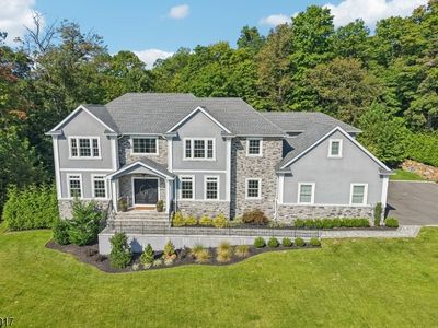 10 Massola Dr