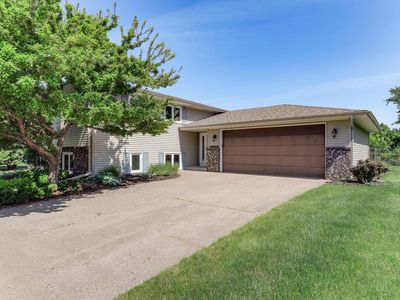 3588 Grenadier Pl N