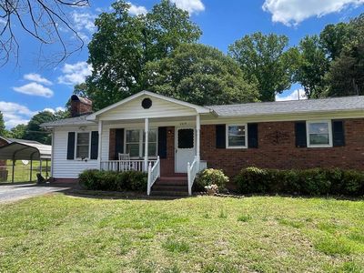 2819 Cedar Springs Dr