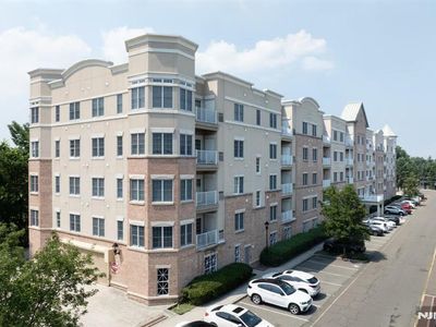 1305 Windsor Park Ct #305