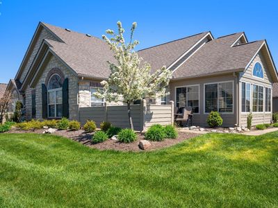 2885 Canterbury Cir