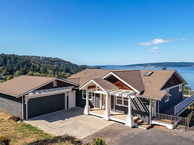 1015 Aqua Vista Lane