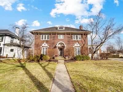 1902 N Fountain Blvd