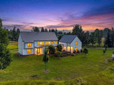 2480 Paradise Rd