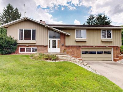 1402 Adrian BOULEVARD