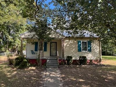 32 Lakeshore Blvd