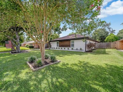 4814 Briarbend Dr