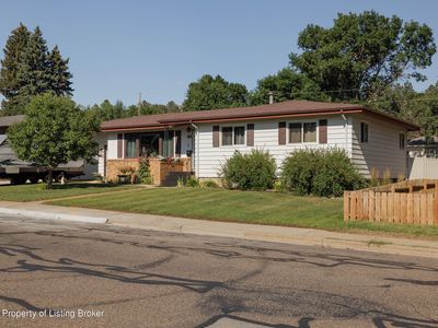 876 8th Ave W