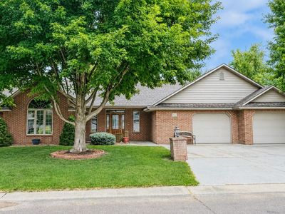 810 Hillcrest Dr