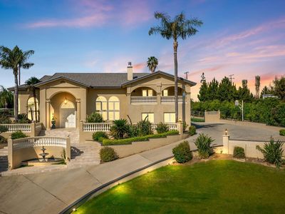3916 Pinehurst Dr