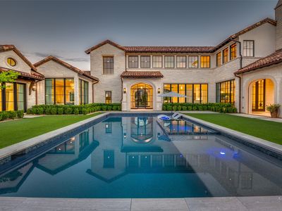 1621 Meandering Way Dr