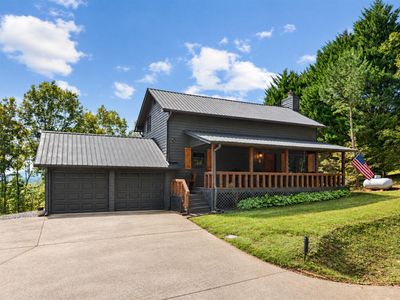 36 Deep Cove Rd