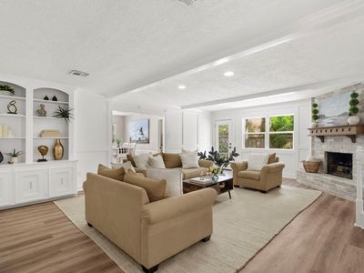 8206 Colonial Oaks Ln