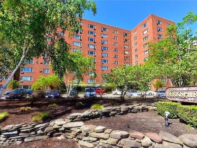 11820 Edgewater Dr APT 106