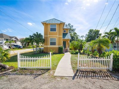 4011 Tarpon AVE