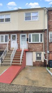 8 Van Nostrand Ave