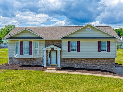 135 Lauren Dr