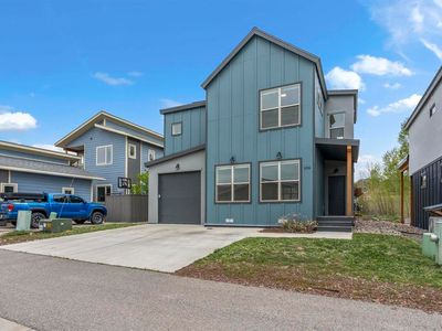 106 Pioneer Avenue