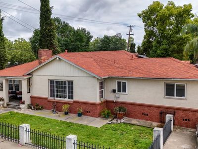 690 Jewell Ave