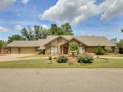 205 W Charlotte Dr