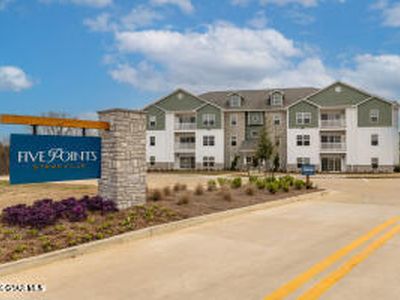 77 Graham Rd #203