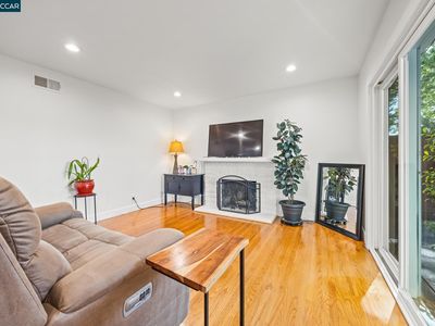 3585 Esperanza Dr