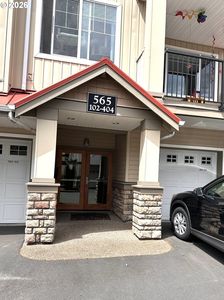 565 NW Lost Springs Ter