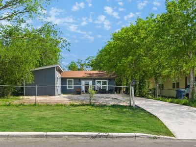512 Stratford Ct